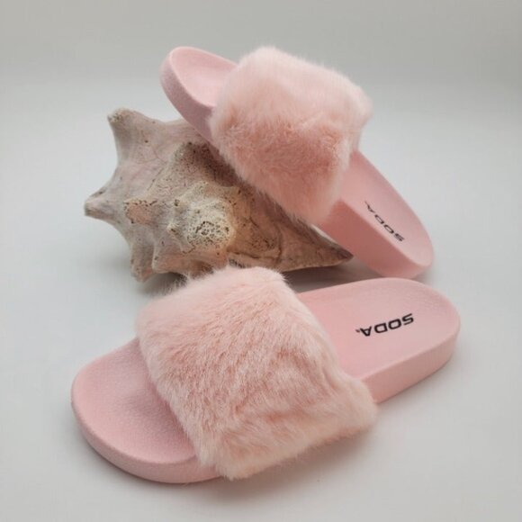Soda Shoes - Women's Pink Faux Fur Slipper Fuzzy Fluffy Slip On Slide Sandal Size 10